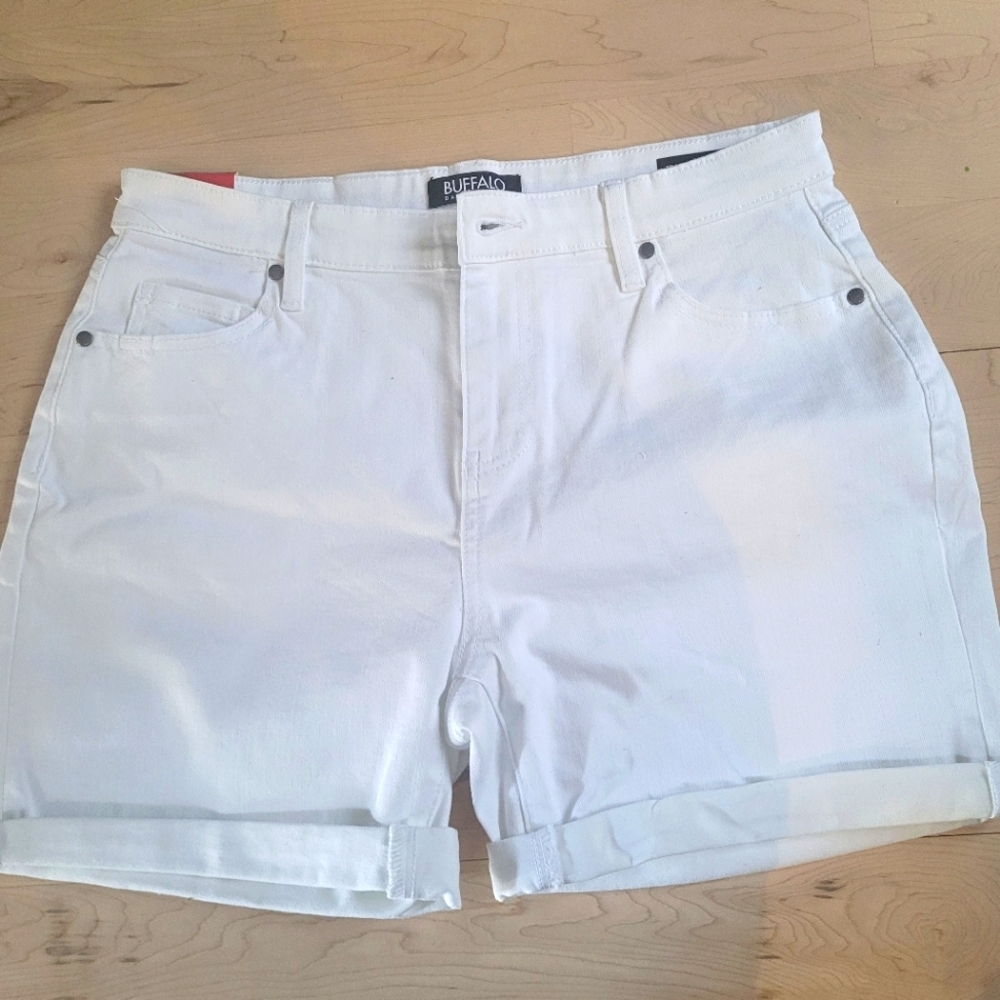 NWT Buffalo High Rise White stretchy shorts-Size 8
